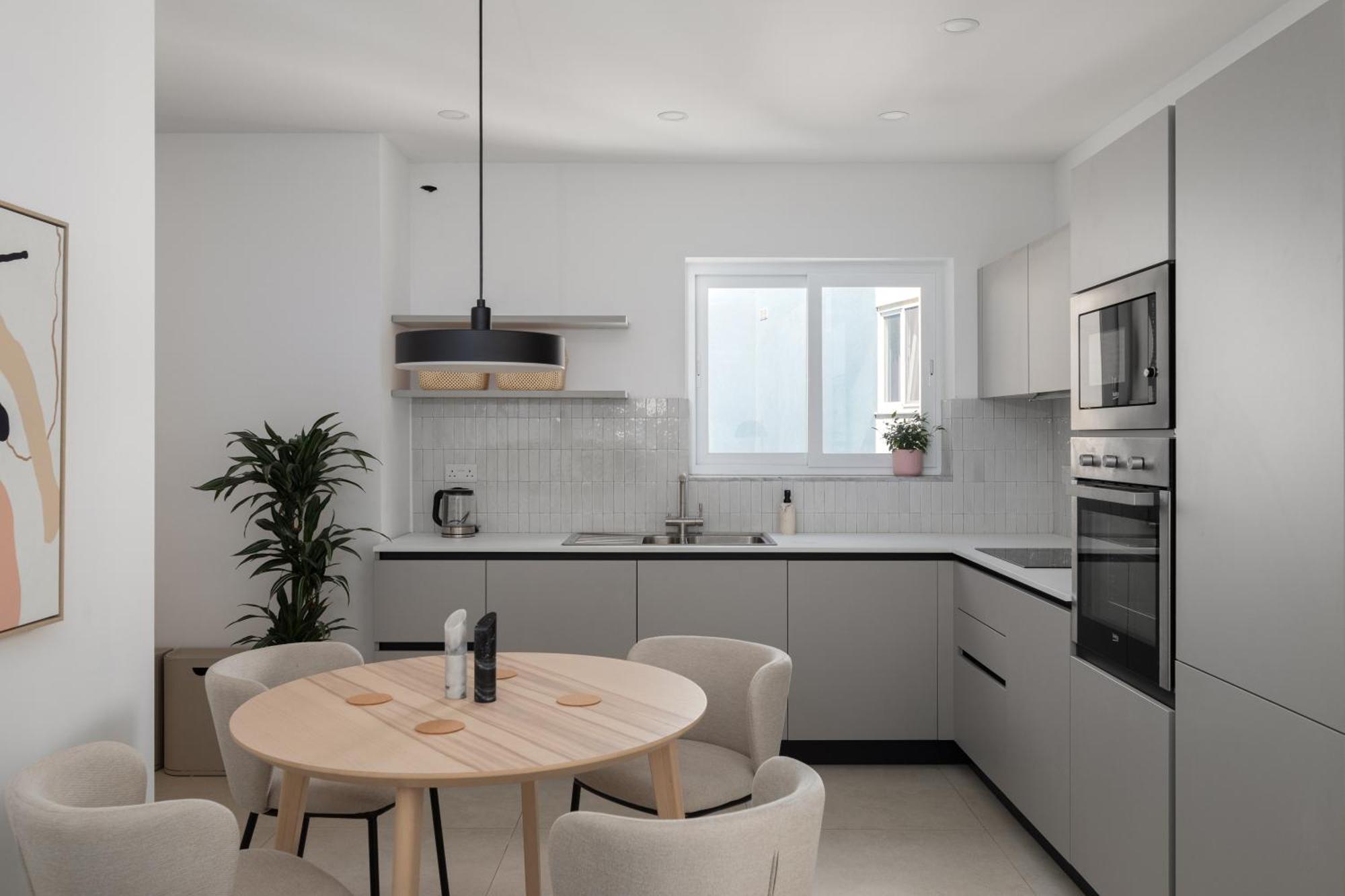 Modern 2br With Outside Furniture - Close To Sliema, Saint Julians & Valletta شقة