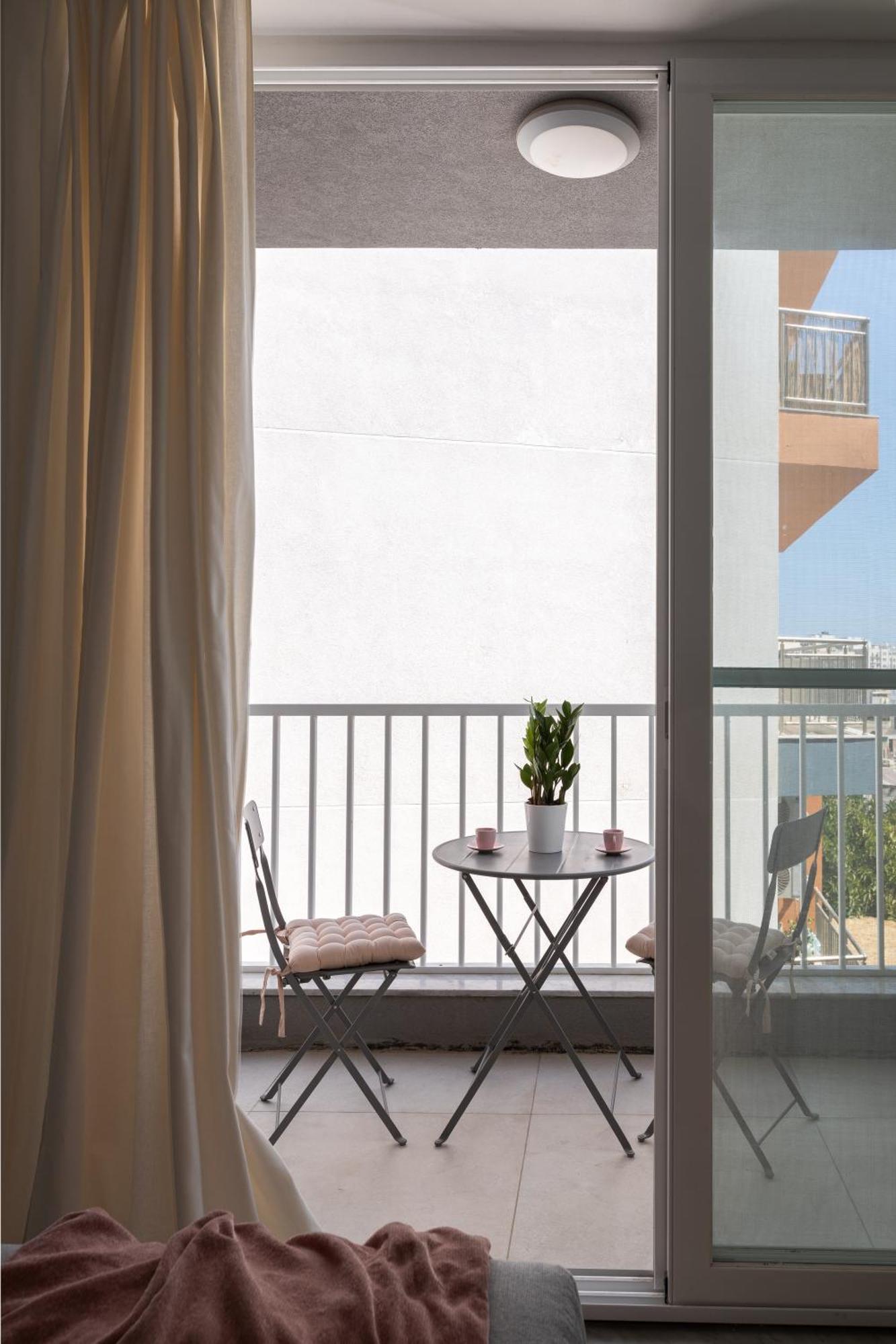 Modern 2br With Outside Furniture - Close To Sliema, Saint Julians & Valletta *