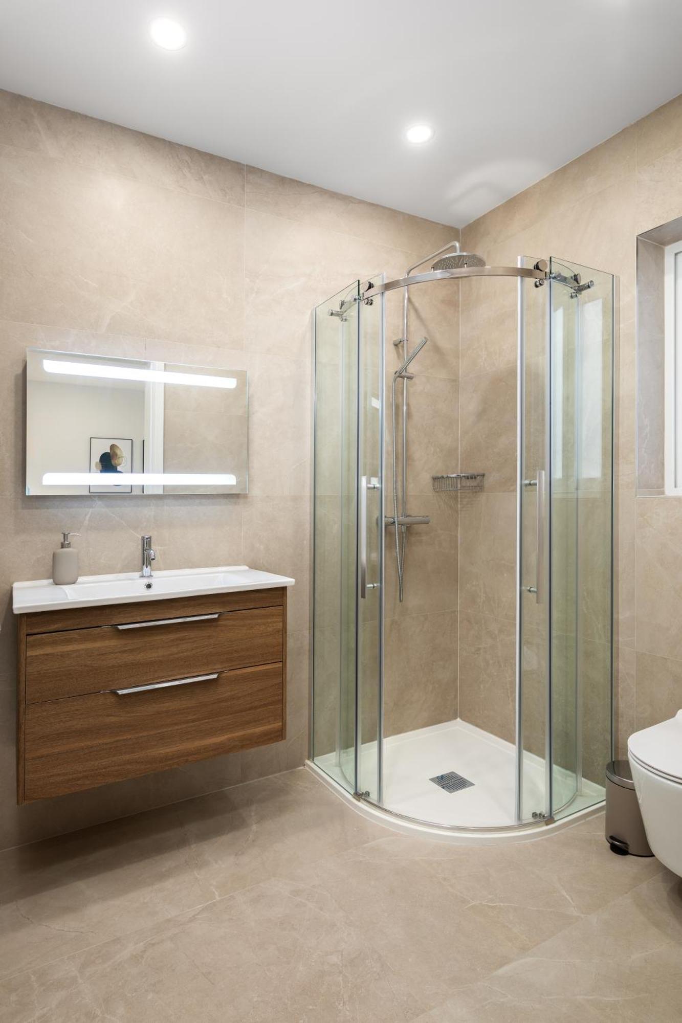 Modern 2br With Outside Furniture - Close To Sliema, Saint Julians & Valletta شقة